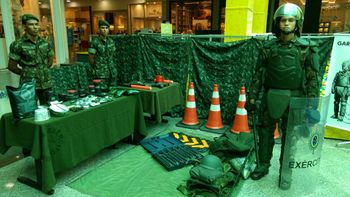 Exposição de material militar segue até o dia 28 de agosto no Shopping