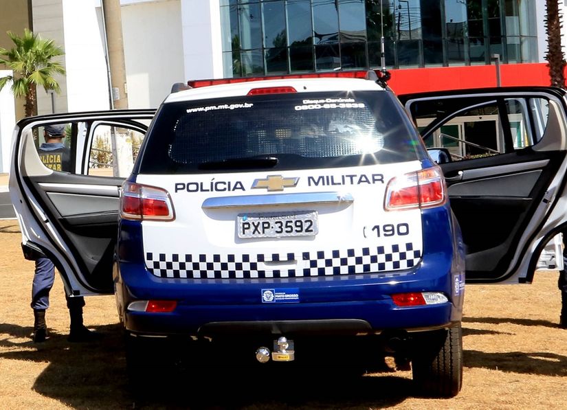 Bandidos arrombam caixa eletrônico e fogem após troca de tiros com a polícia