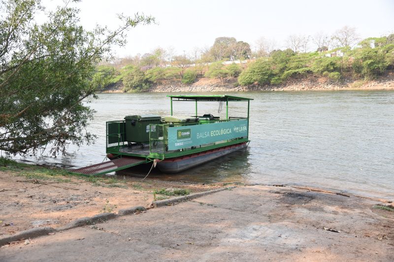 Balsa Ecológica retoma o serviço de coleta de lixo no Rio Cuiabá