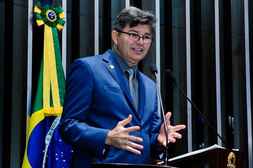 Medeiros discute no BNDES financiamento para retomadas de obras das BRs 163 e 364