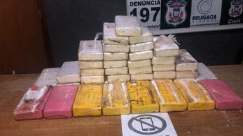 Traficante é preso em caminhonete carregada com 40 tabletes de cocaína