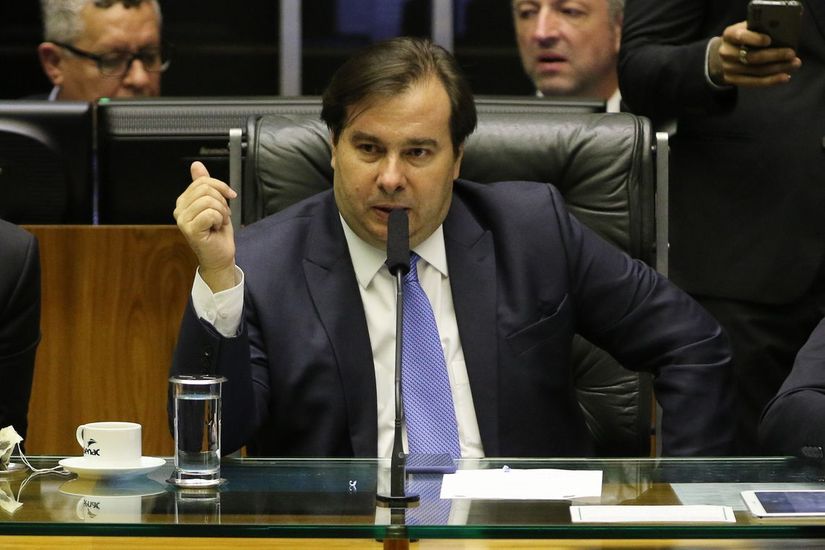 Maia descarta "ordem" entre projetos do governo ao Congresso