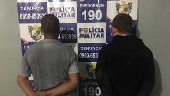 Bandidos fazem buraco em muro para furtar empresa e são presos pela PM 