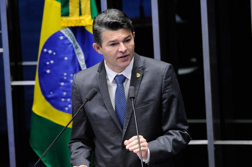 Medeiros endossa embate contra decisão do STF de afastar Aécio