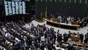 Cláusula de desempenho barra sete candidatos do PSL e um do Novo