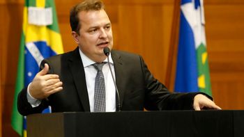 Russi e Santos deixam secretarias e retornam para a ALMT