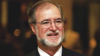 Condenado no mensalão do PSDB, Azeredo se entrega à Polícia de Minas