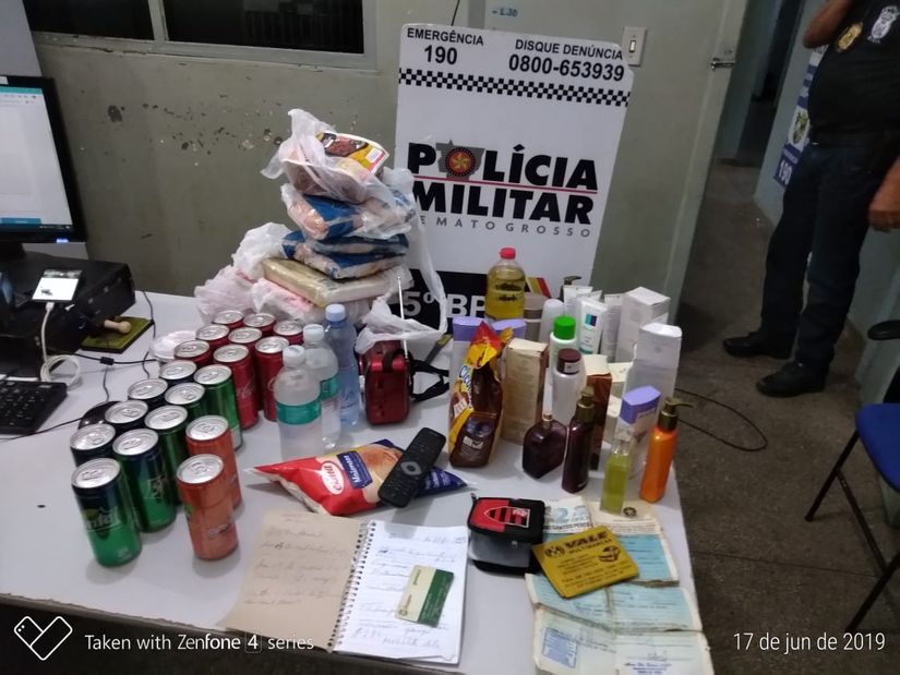 Denúncia de homem andando no telhado de casas leva a PM prender criminoso por furtos 
