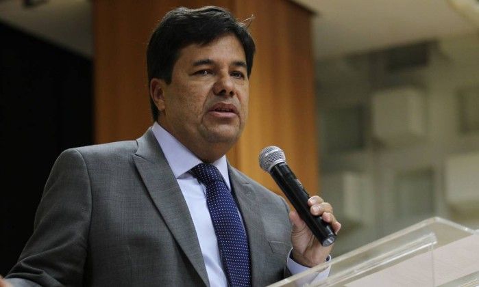 MEC vai apoiar formação de professores para educação de surdos, diz ministro