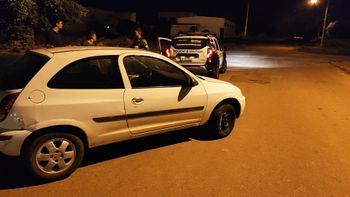 Veículo furtado em frente residência é localizado momentos seguintes pela PM