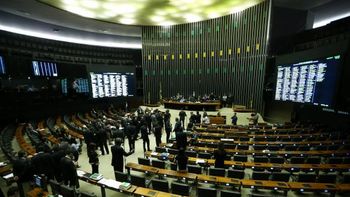 Câmara aprova projeto que libera terceirização de atividades nas empresas