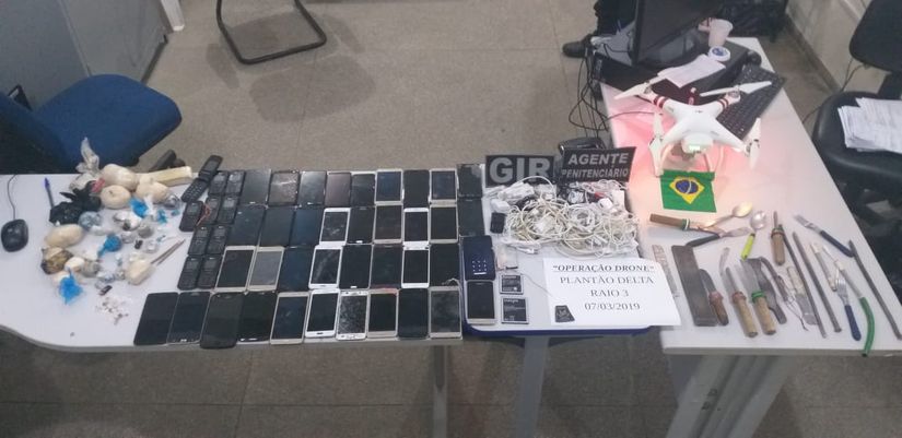 Com auxílio de Drone, agentes apreendem celulares, drogas e armas artesanais em penitenciaria