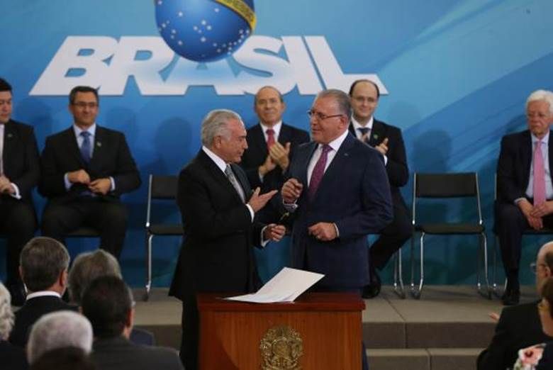 Reajuste pode ser anunciado em abril ou maio, diz novo ministro