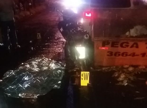 Motociclista morre após perde controle e atingir caçamba de lixo na Capital 