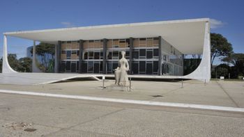 STF mantém decisão que impede retorno de presos federais aos estados
