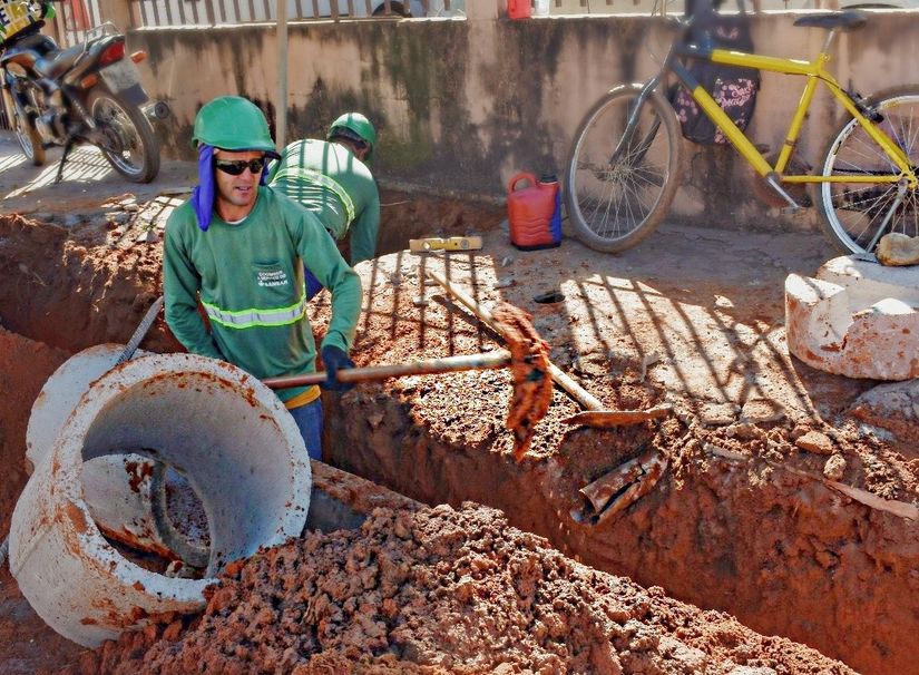 Obras da rede de esgoto avançam no Jardim Atlântico e Jardim Europa