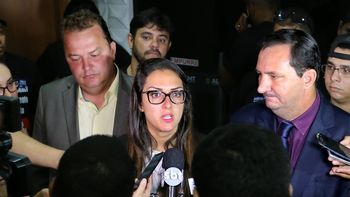 Janaína lamenta que governo não queira negociar com servidores 