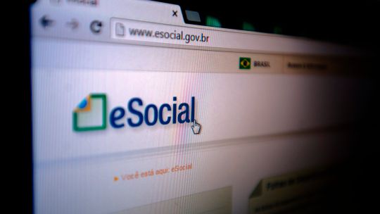 Empregadores domésticos têm até hoje para pagar guia de setembro do eSocial
