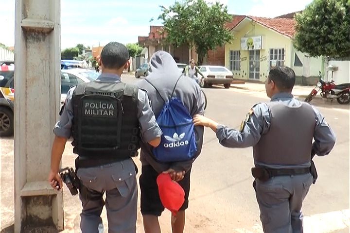 Aluno é apreendido pela PM com mais de 30 munições em escola