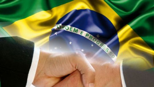 Governo Federal incentiva demissões e troca vagas por apoio