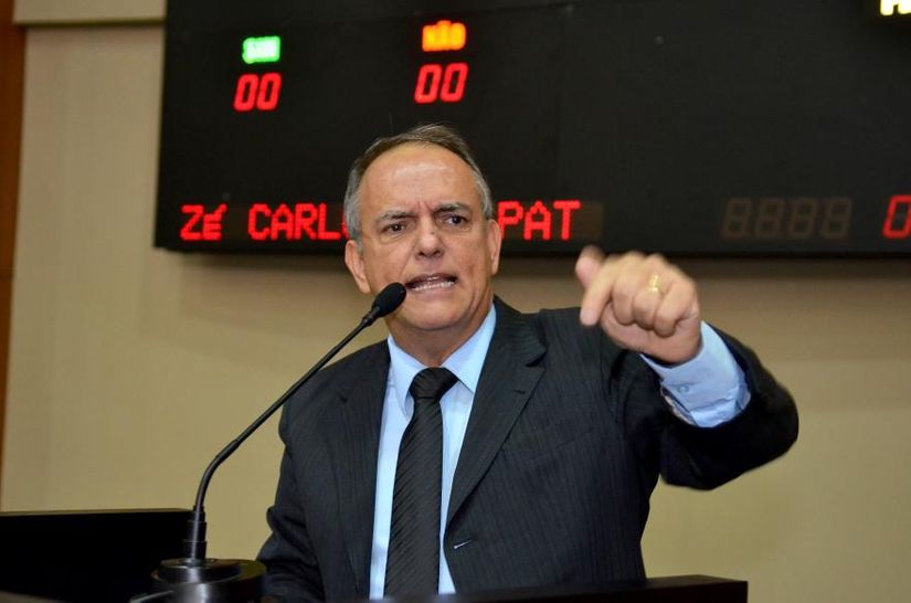 Emocionado, Zé do Pátio encerra atividades na Assembleia Legislativa