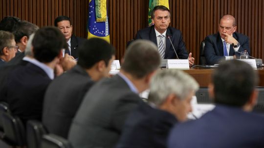 Bolsonaro reúne ministros para avaliar ações e discutir prioridades