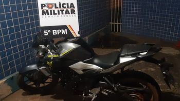 Rastreamento de GPS localiza veículo roubado e Polícia procura suspeita por receptação