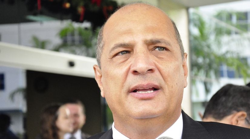 Sem mandato, Zeca Viana agora administra risco de falência da própria empresa
