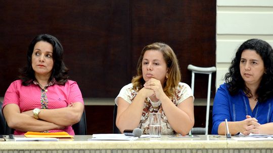 Secretárias de Governo, Saúde e Administração respondem vereadores