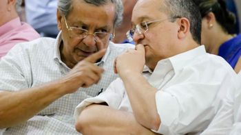 O silêncio de Mauro Mendes pode jogar o DEM de volta para os braços de Taques