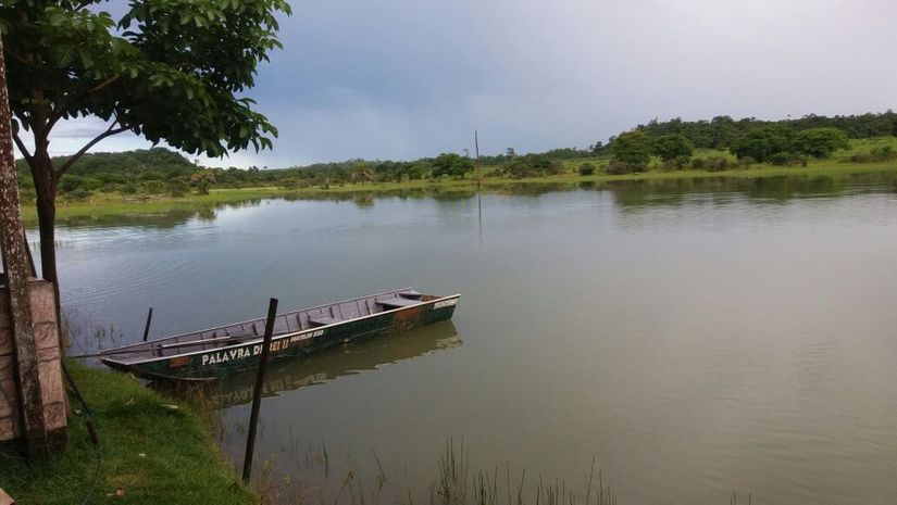 Jovem morre afogado ao tentar buscar boia em lagoa 