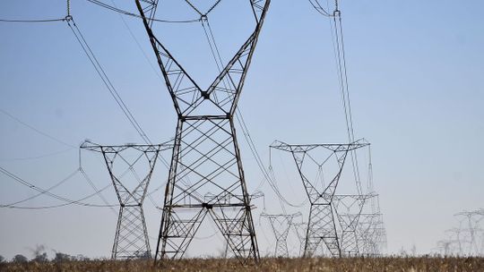 Leilão de energia movimenta R$ 44 bilhões em nove estados