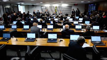 Comissão no Senado aprova fim do foro privilégio para crimes comuns