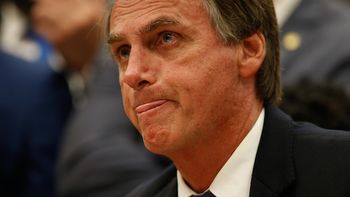 Bolsonaro muda discurso e diz que não vai a debate por temer por sua segurança