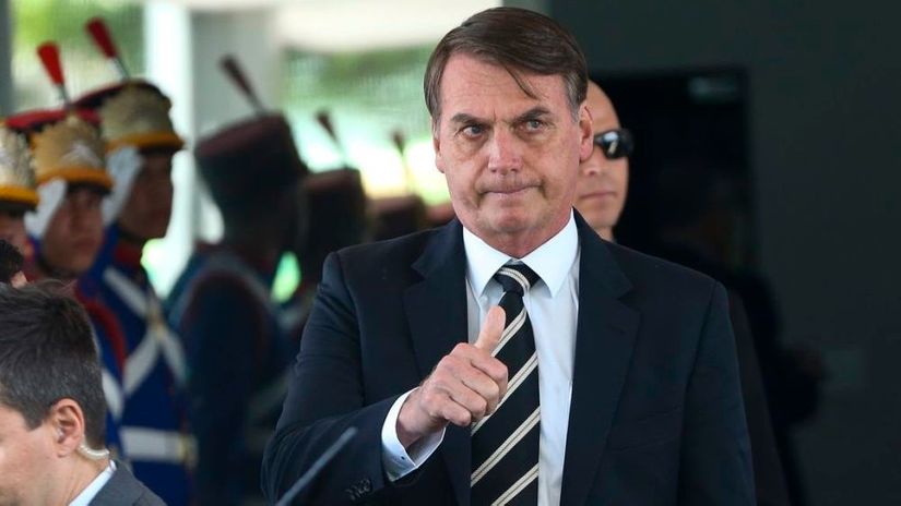 Bolsonaro tem quadro estável e melhora em exames, diz porta-voz