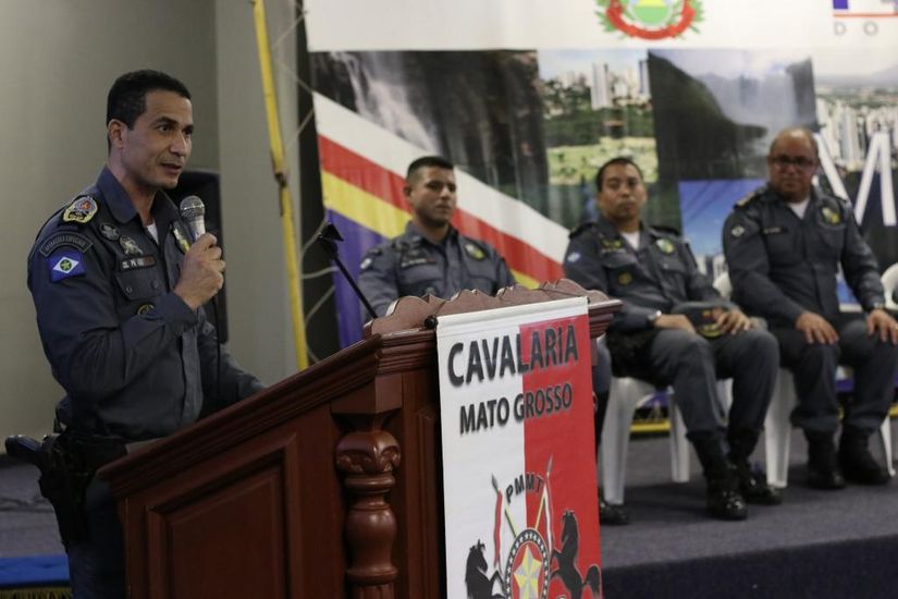 Curso capacita policiais para trabalhar com Policiamento Montado