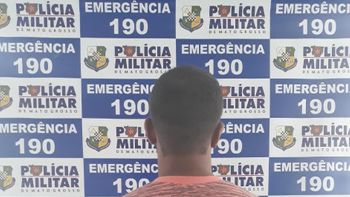 Homem é flagrado pela PM em carro com revólver e munições  