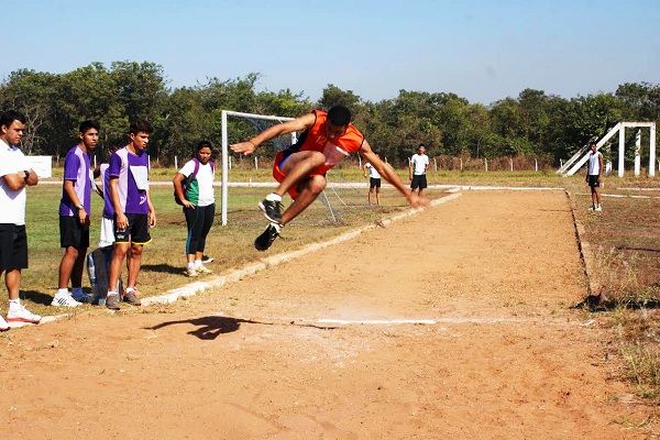 Mais de 150 alunos participam dos Jogos Escolares Municipais de Atletismo