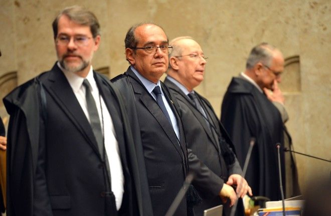 Ministros votam pela restrição ao foro privilegiado para deputados e senadores