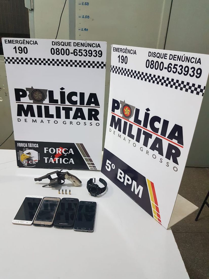 Suspeitos são detidos durante tentativa de roubo em residência 