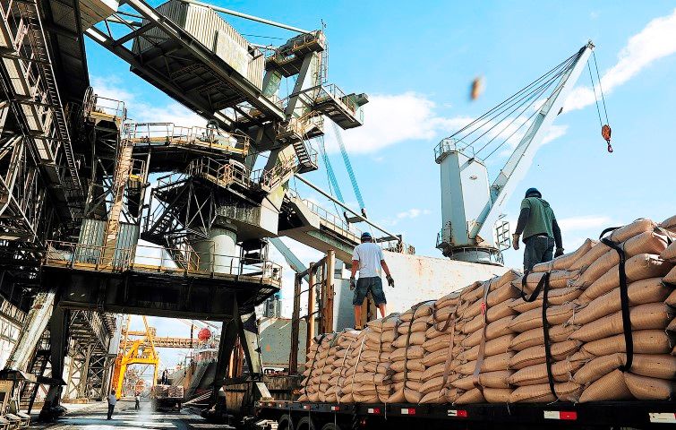 Balança comercial bate recorde para meses de outubro com US$ 5,2 bi de superávit