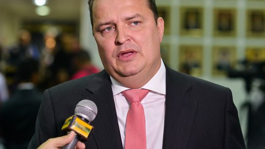 Russi assume PSB em guinada definitiva ao grupo de Taques