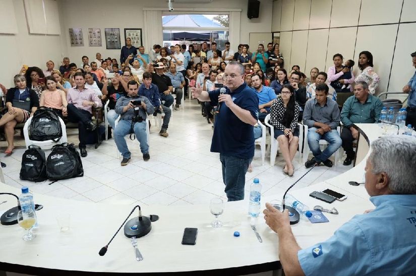 Estado conclui 2.220 km de asfalto e fortalece parcerias com prefeituras