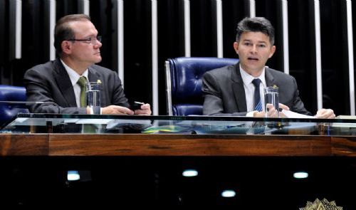 Medeiros e Wellington comemoram assinatura da regulamentação do adicional de fronteira