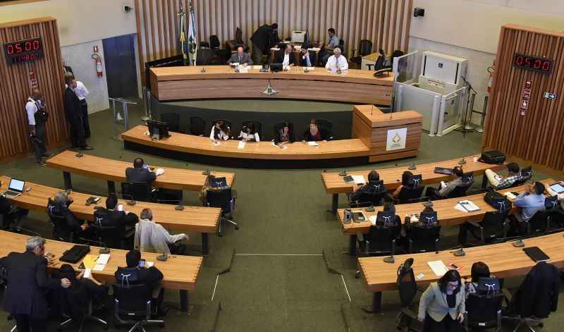 Câmara Legislativa do DF adia votação do Iprev para quinta-feira