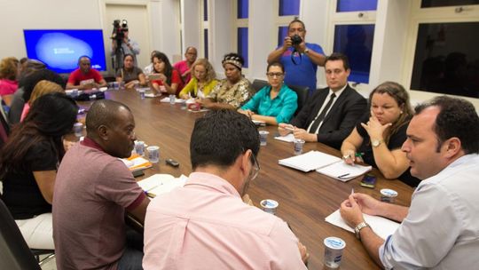 Governo garante concurso e tranquiliza trabalhadores da Educação