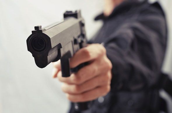 Homem tem o caminhão roubado ao parar para descansar