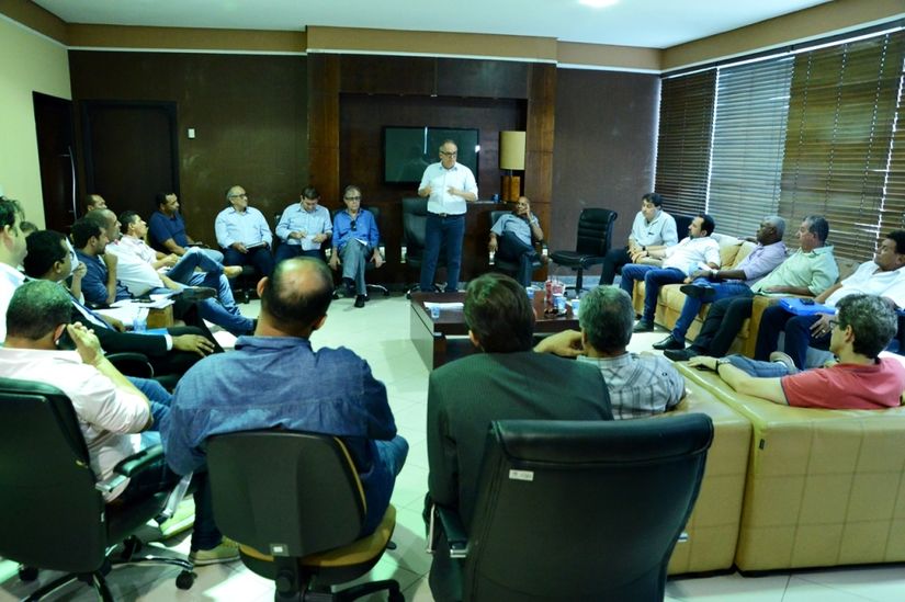 Prefeito de Rondonópolis recebe vereadores para discutir taxa do lixo