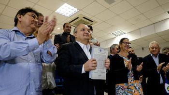 Governador entrega títulos de regularização fundiária e assina Termo de Cooperação