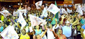 Público recorde marca comício de encerramento de Jaimão e Adão do Gás.